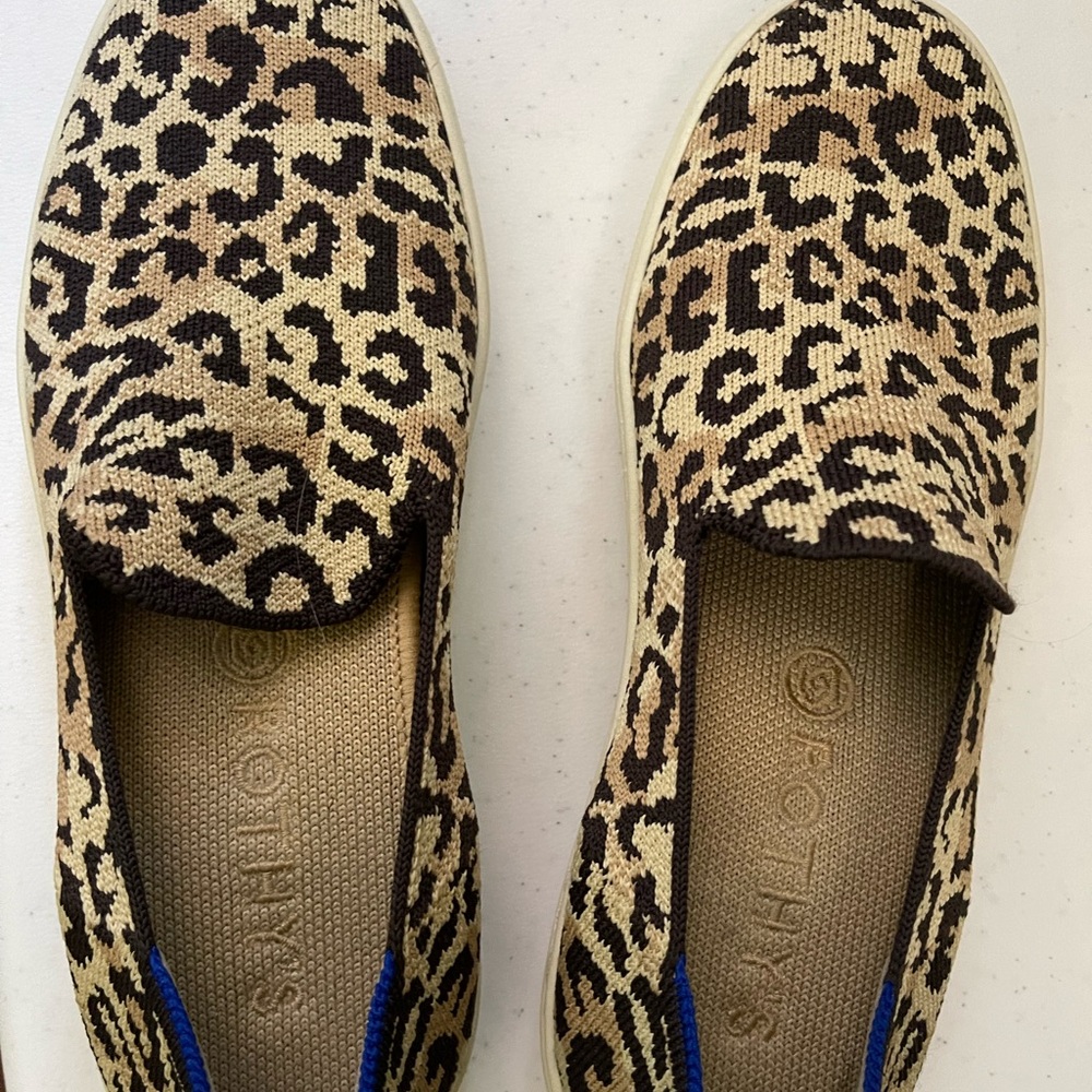 Like new Rothys sneakers size 7 Camo cat